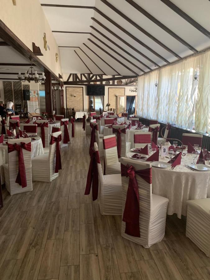 Pensiune Restaurant Rustic Rm Sarat ルムニク・サラト エクステリア 写真